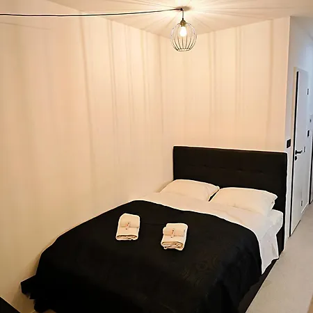 Axiom - Zenith Xv - Netflix, Hbo, Champagne Apartment *