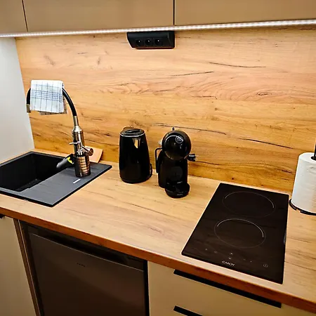 Axiom - Zenith Xv - Netflix, Hbo, Champagne Kosice