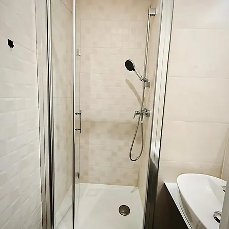 Axiom - Zenith Xv - Netflix, Hbo, Champagne Apartment