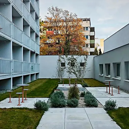 Apartment Axiom - Zenith Xv - Netflix, Hbo, Champagne *